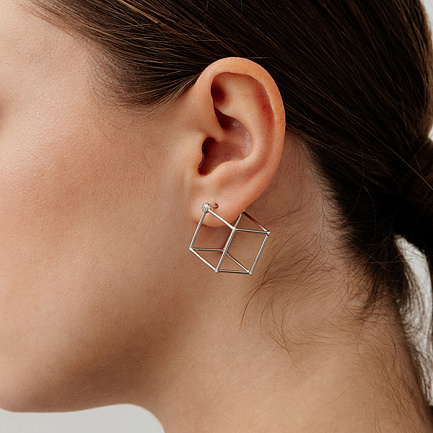 Серьги из серебра с фианитом